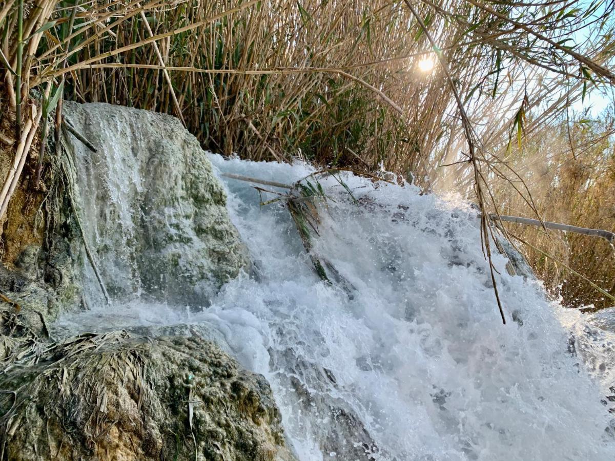 Casale Terre Rosse Bed and Breakfast Saturnia Buitenkant foto