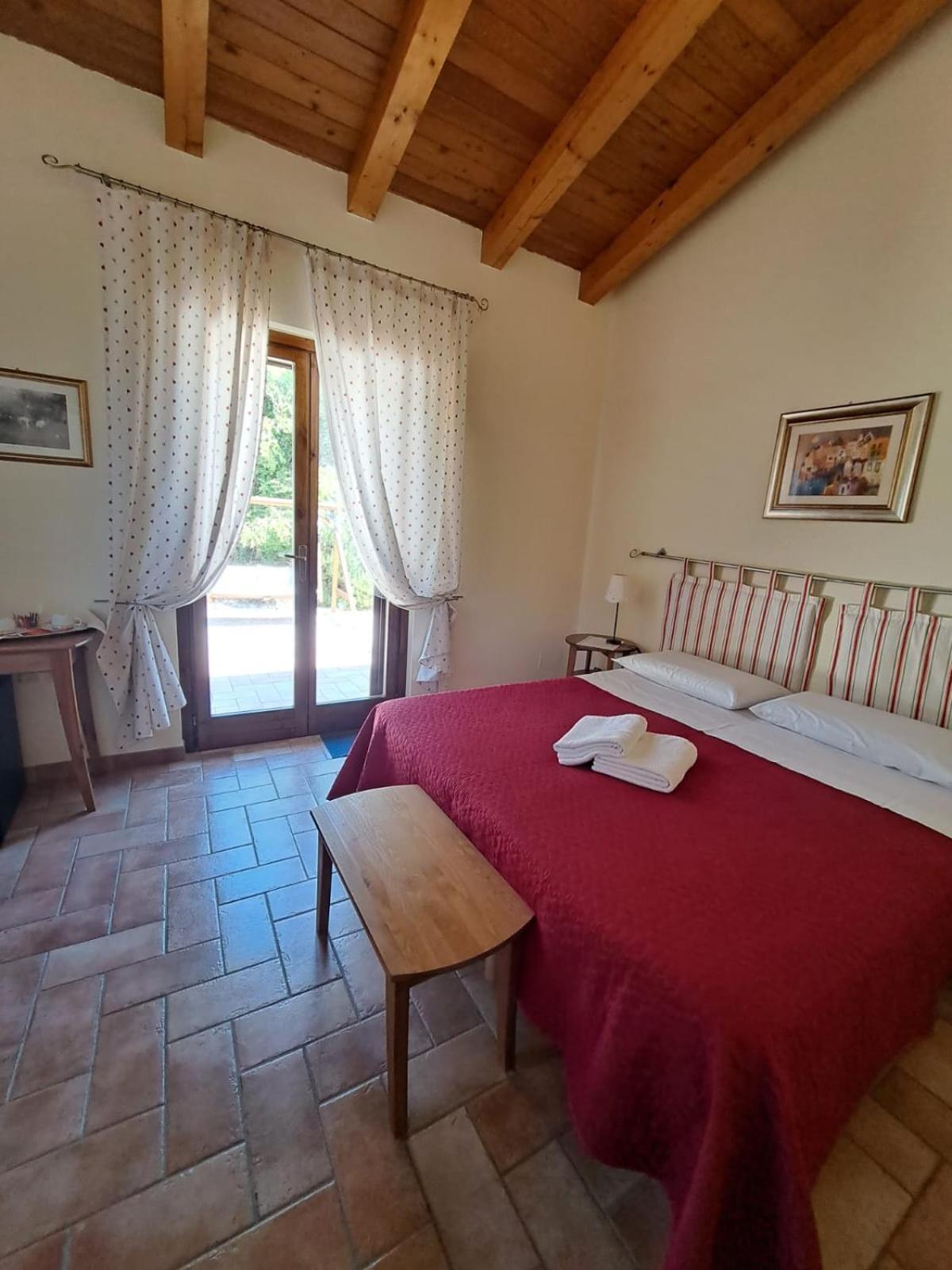 Casale Terre Rosse Bed and Breakfast Saturnia Buitenkant foto
